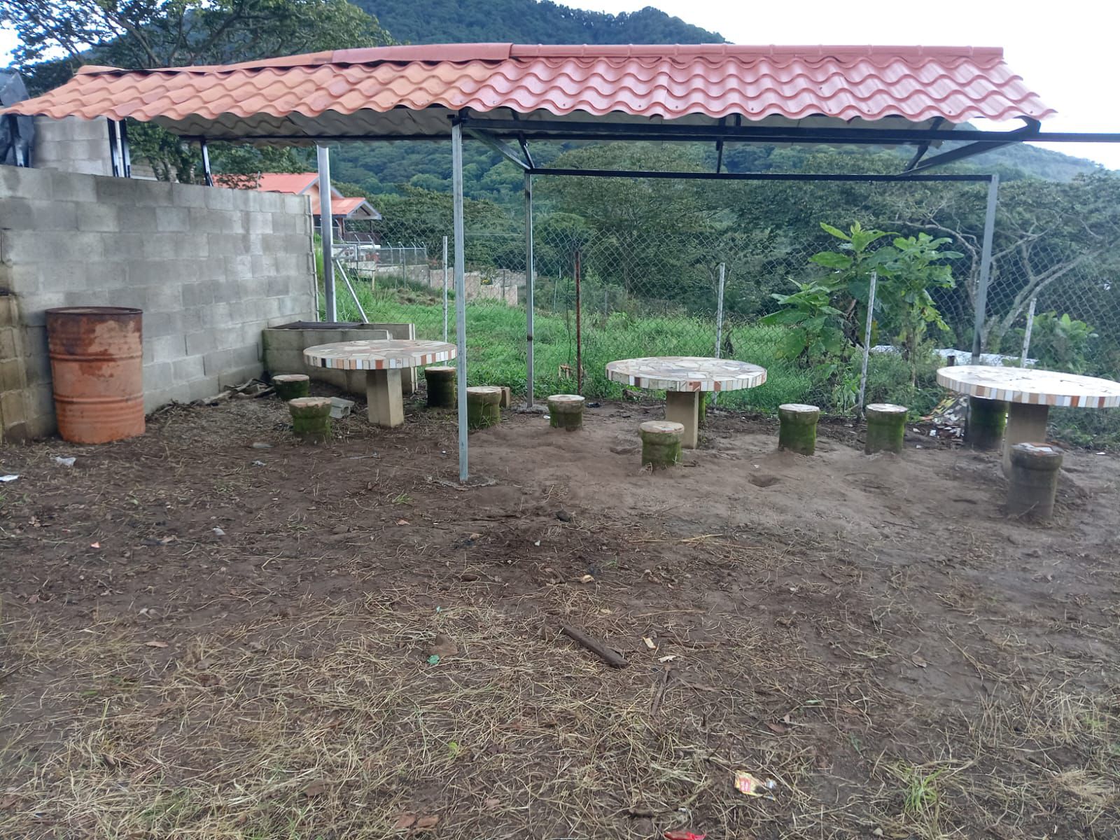 Terreno en Los Naranjos zona de Restaurante Está Carbón