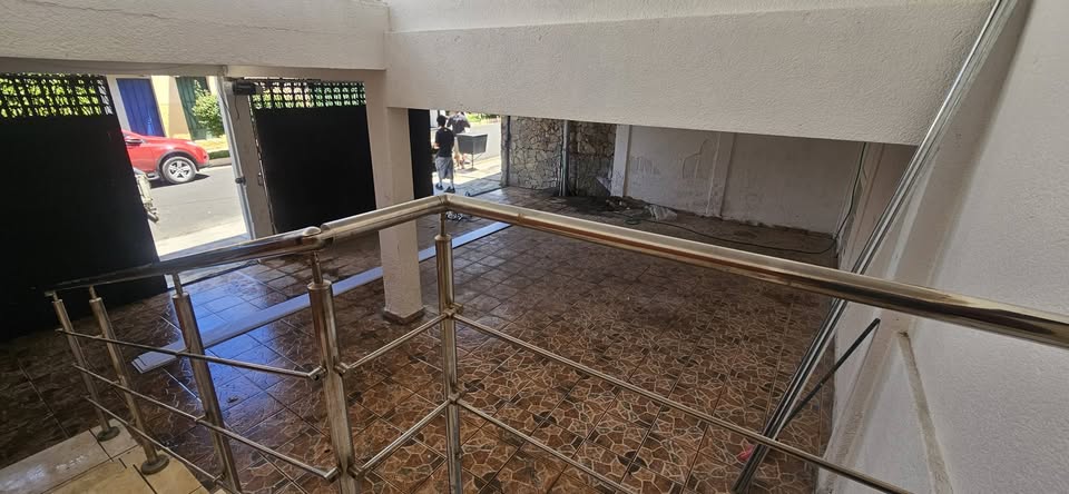 Se Alquila Casa Grande con Piscina en Residencial Las Mercedes, Santa Ana