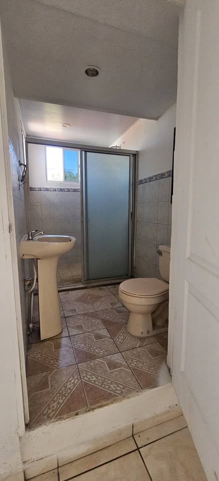 Se Alquila Casa Grande con Piscina en Residencial Las Mercedes, Santa Ana