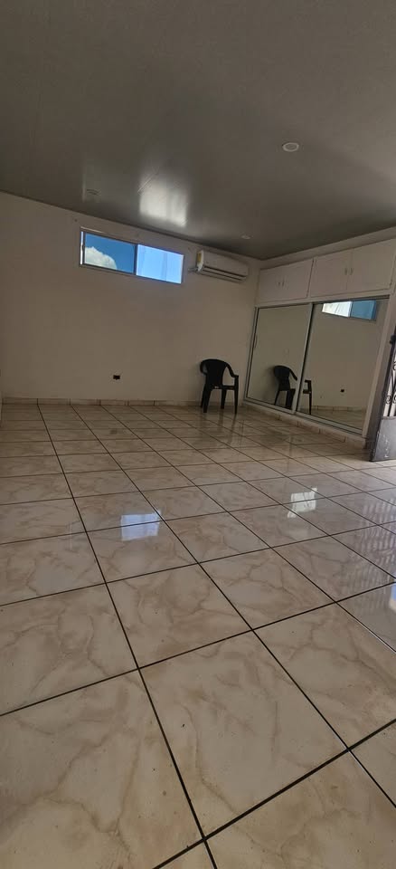 Se Alquila Casa Grande con Piscina en Residencial Las Mercedes, Santa Ana