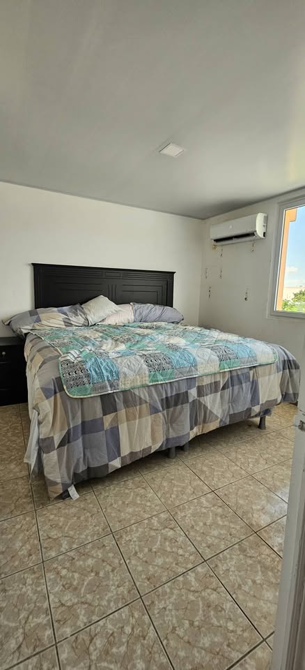 Se Alquila Casa Grande con Piscina en Residencial Las Mercedes, Santa Ana