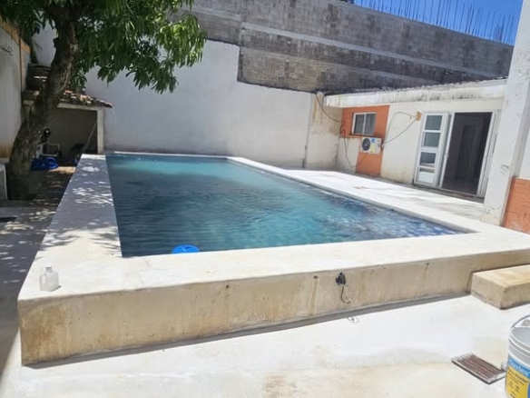 Se Alquila Casa Grande con Piscina en Residencial Las Mercedes, Santa Ana