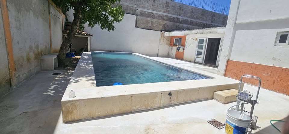 Se Alquila Casa Grande con Piscina en Residencial Las Mercedes, Santa Ana