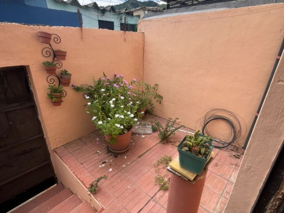 VENTA DE CASA DE PASAJE EN COLONIA EL IVU SANTA ANA, ZONA SECTOR 2000