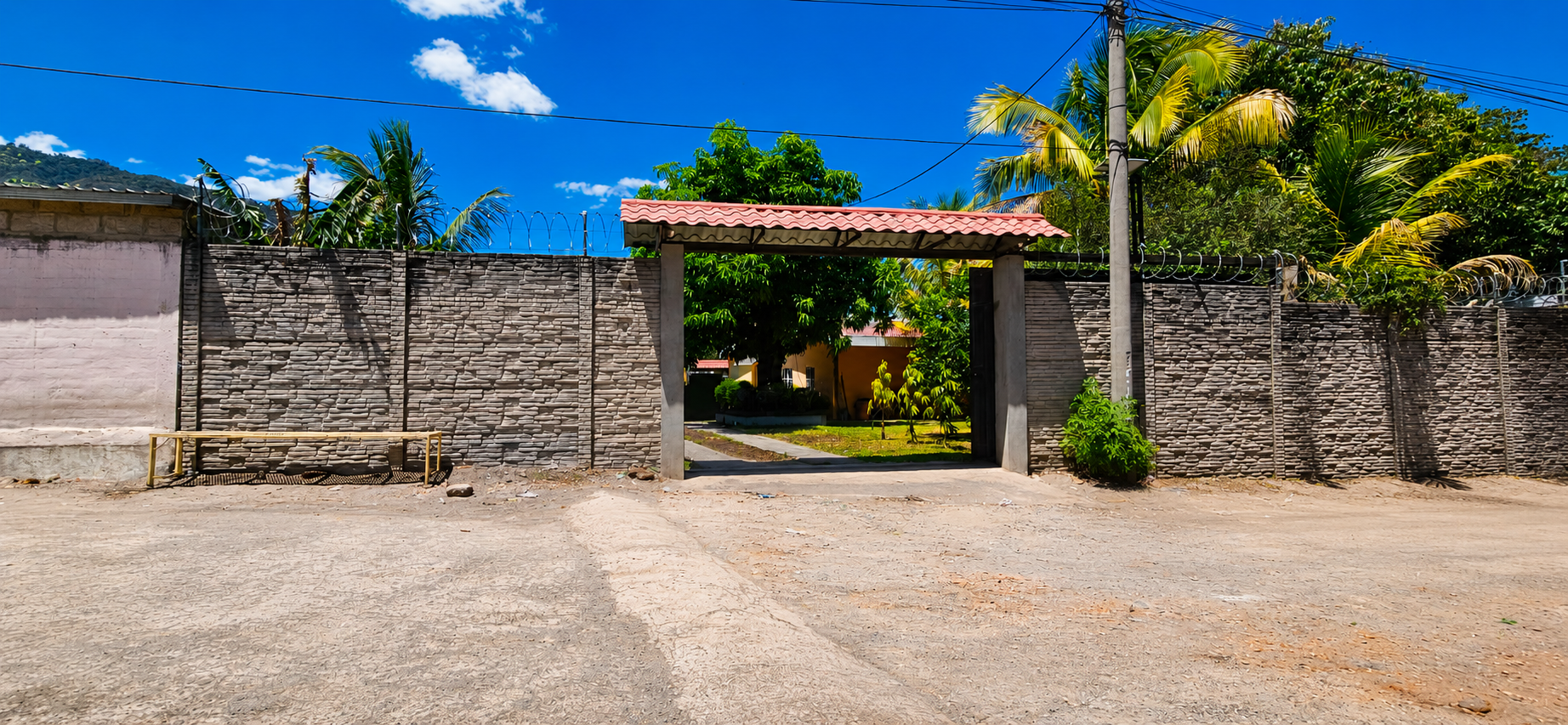 QUINTA EN VENTA EN SEGUNDA LINEA DEL LAGO DE COATEPEQUE