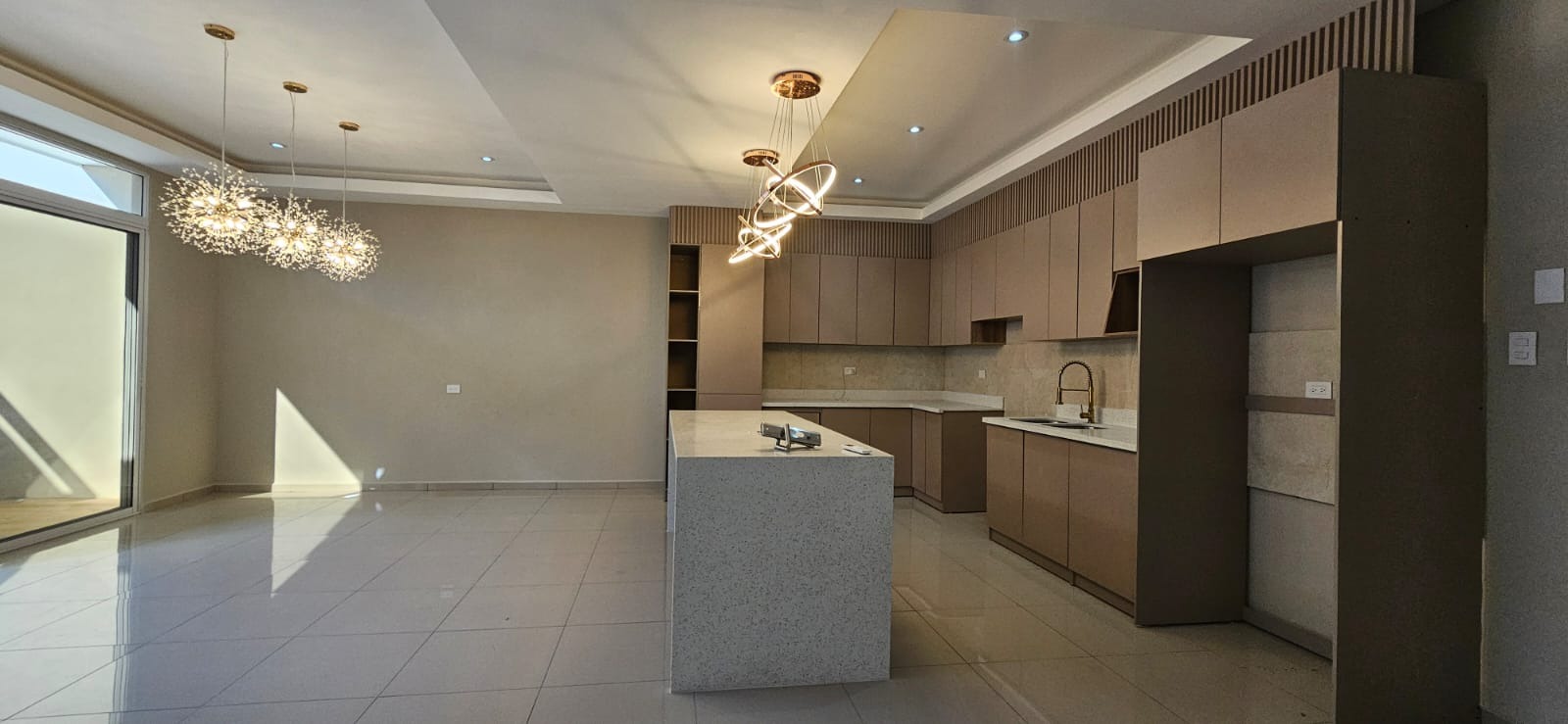 CASA EN VENTA SINAI – PRIVADO