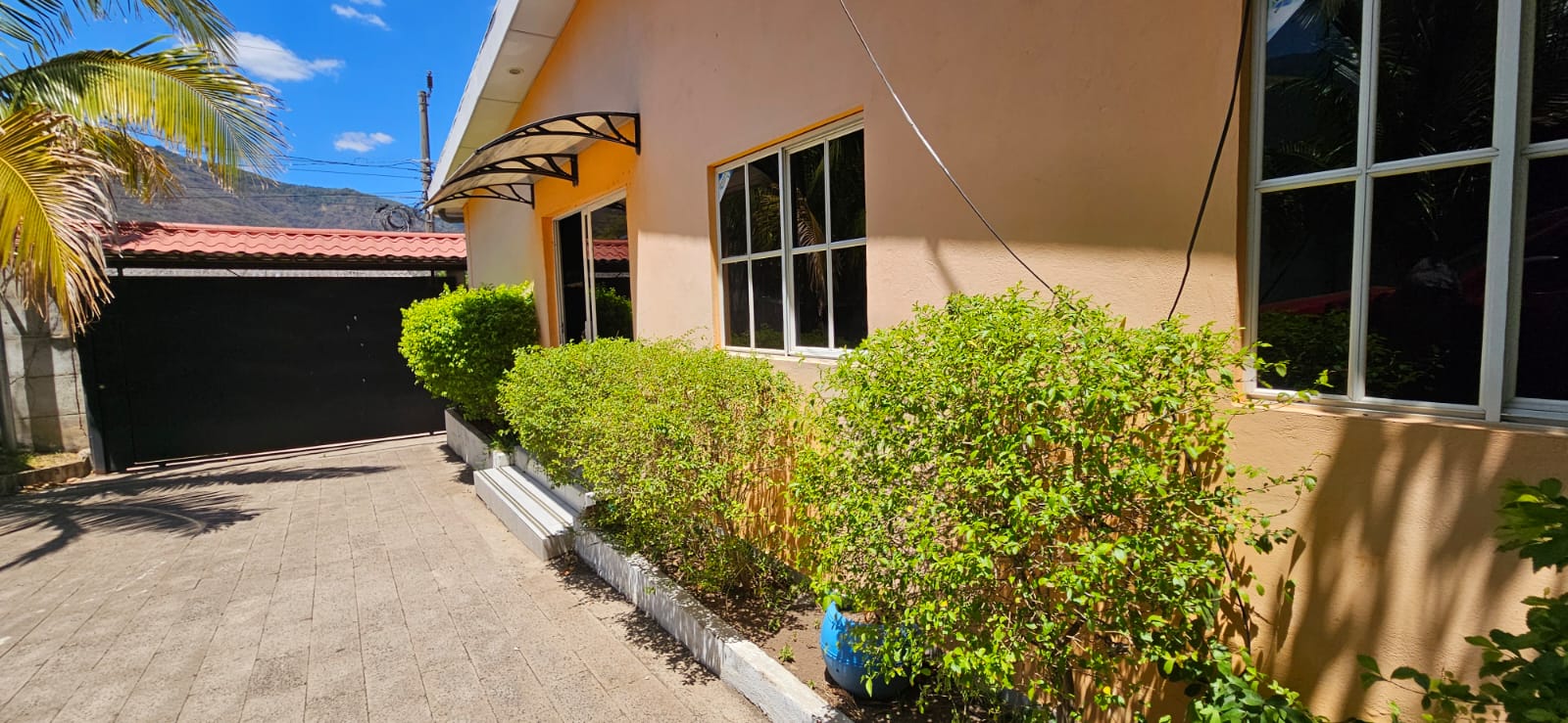 QUINTA EN VENTA EN SEGUNDA LINEA DEL LAGO DE COATEPEQUE