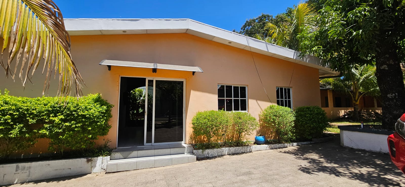 QUINTA EN VENTA EN SEGUNDA LINEA DEL LAGO DE COATEPEQUE