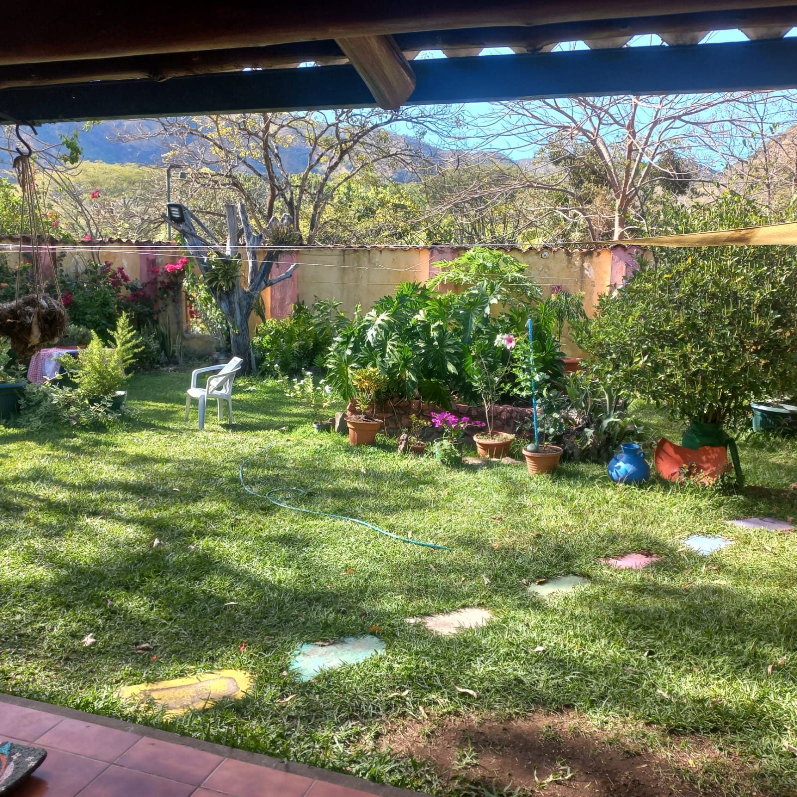 Casa colonial en media manzana de terreno en Rio Zarco
