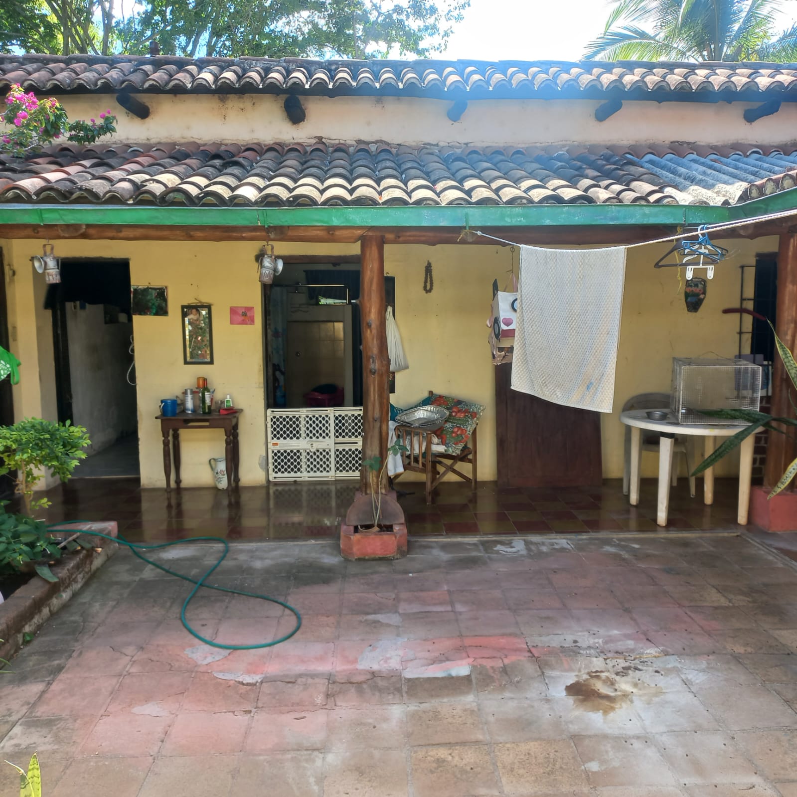Casa colonial en media manzana de terreno en Rio Zarco