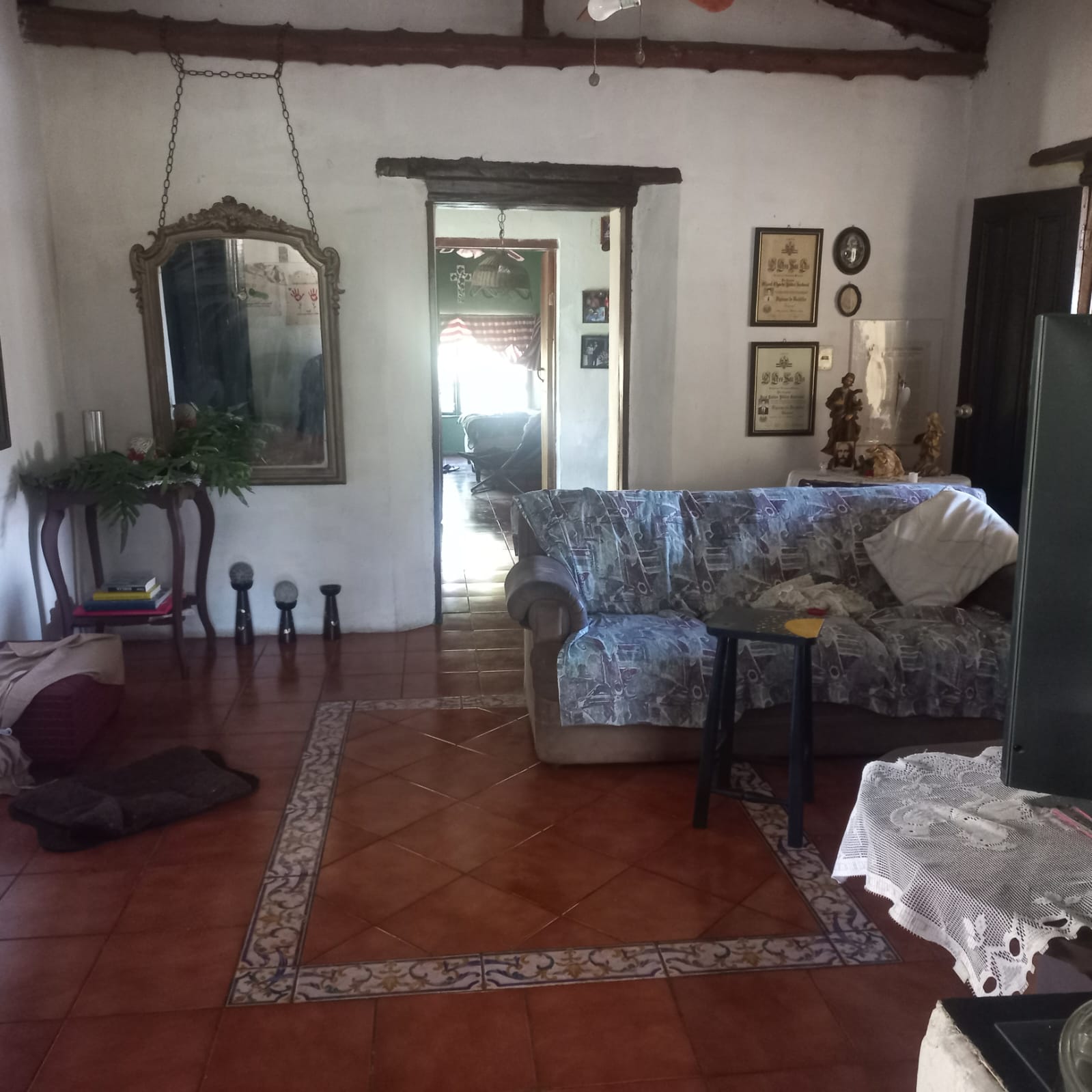 Casa colonial en media manzana de terreno en Rio Zarco
