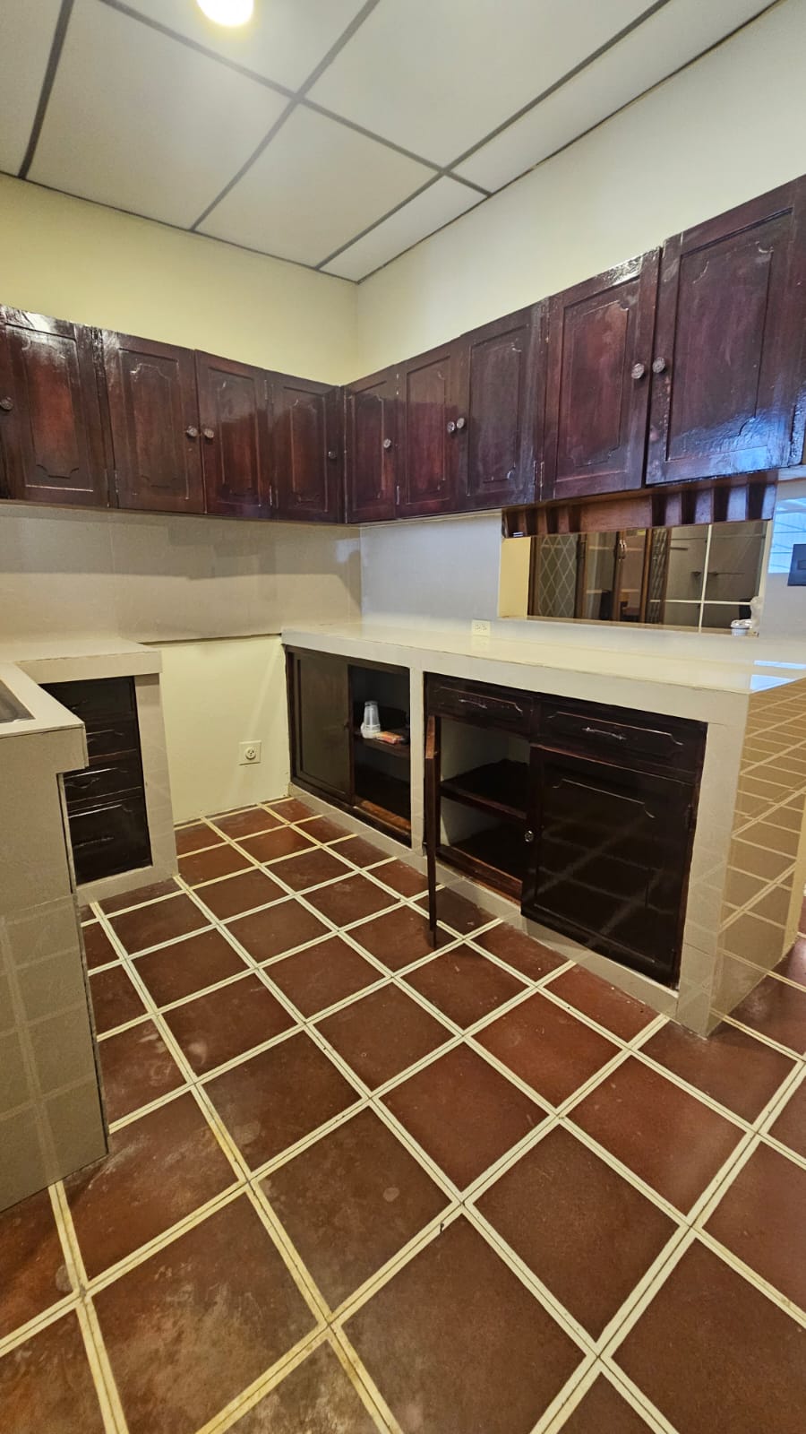 Casa en venta en Colonia Las Mercedes, Santa Ana, a pocas cuadras del Estadio Óscar Quiteño.