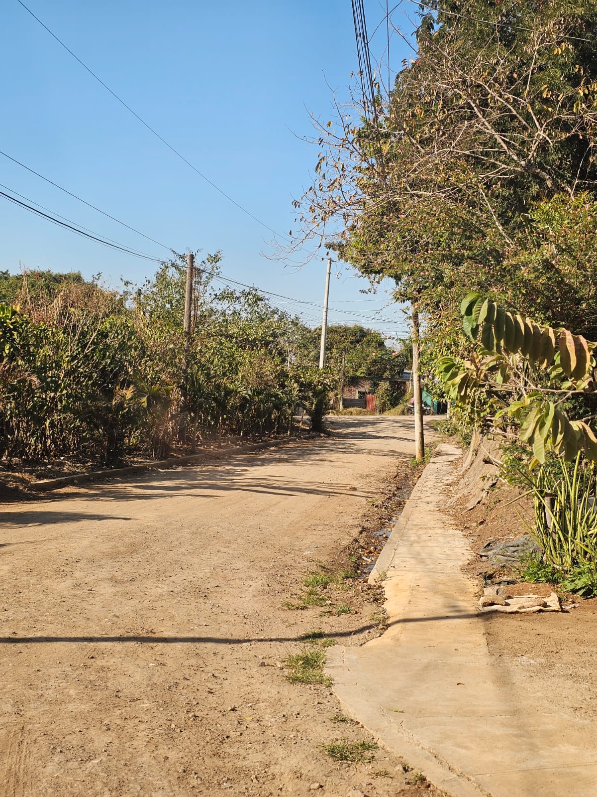 Lote de Esquina en Venta en Colonia Santa Marina, a 2.6 km de UNICAES Santa Ana