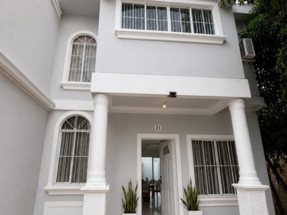 Casa en venta en Residencial Sevilla, Ciudad Real, Santa Ana | 3 habitaciones, 3 baños y amplia terraza
