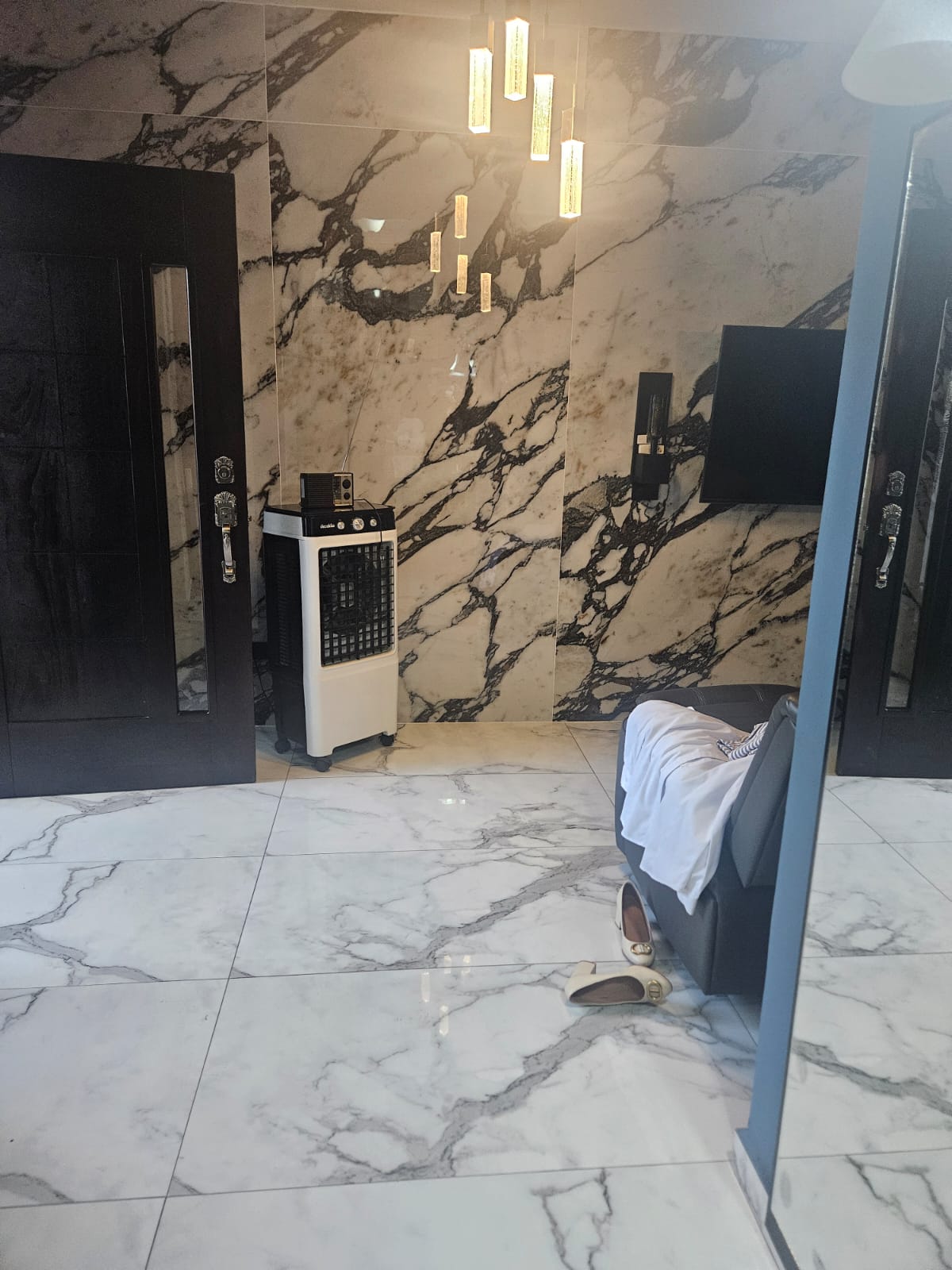 MODERNA Y ELEGANTE CASA EN VENTA,BELLA SANTA ANA