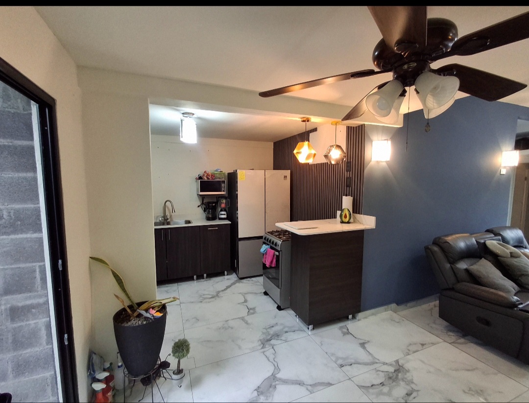 MODERNA Y ELEGANTE CASA EN VENTA,BELLA SANTA ANA