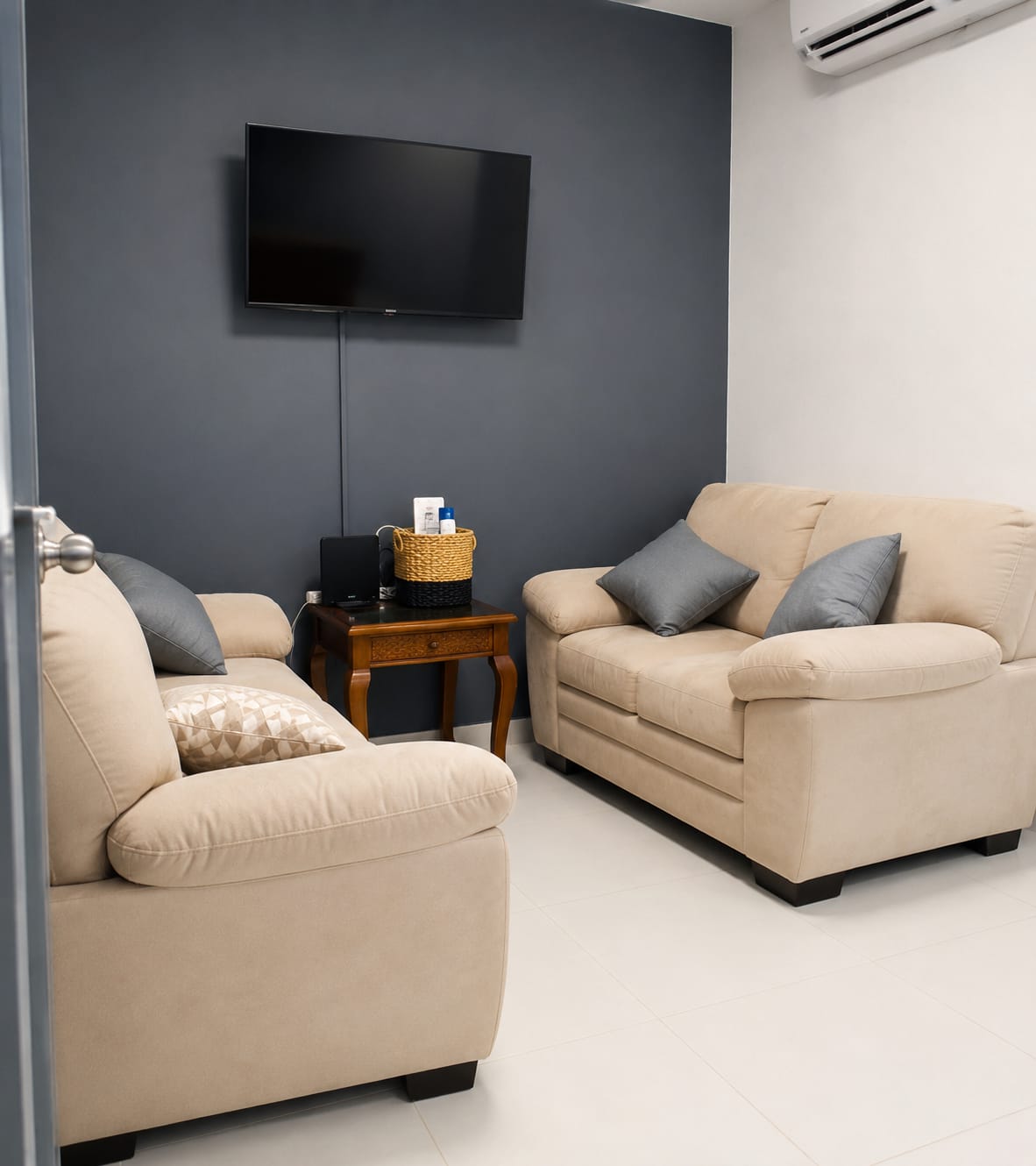 Casa de Lujo Amueblada en Venta en Villas del Mediterráneo, Santa Ana | Airbnb Rentable.