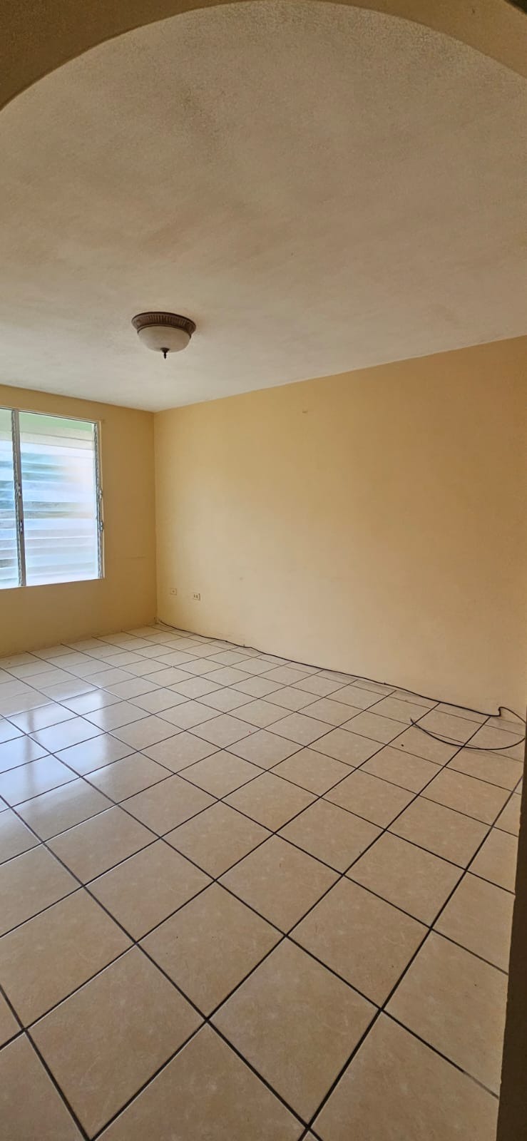 Casa de 2 Niveles en Renta en Residencial Escalón | 3 Habitaciones y Amplio Jardín
