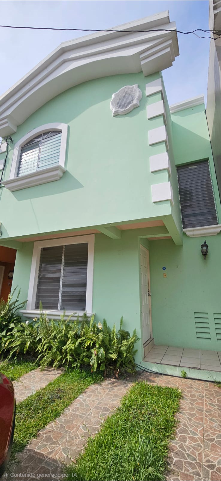 Casa de 2 Niveles en Renta en Residencial Escalón | 3 Habitaciones y Amplio Jardín