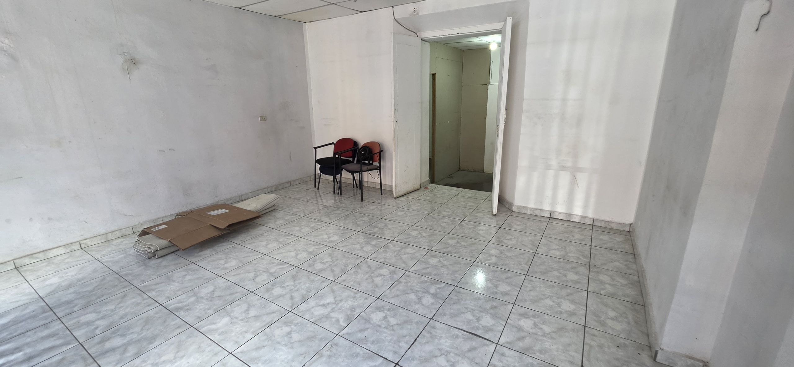 Local comercial en alquiler, excelente ubicación cerca del Hospital San Juan de Dios