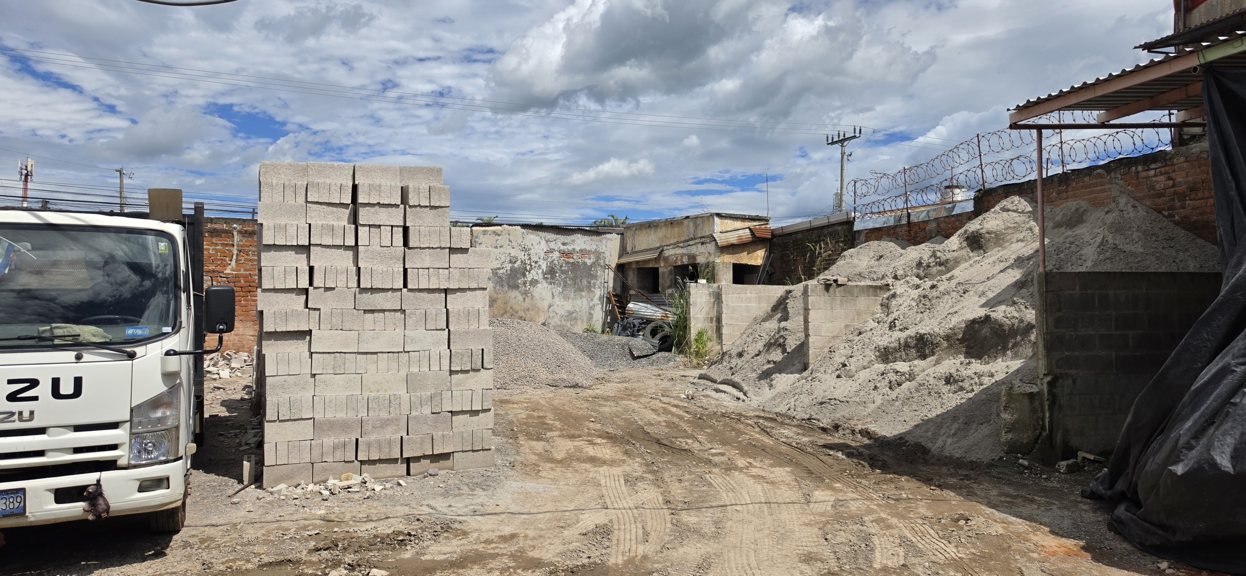 Propiedad Comercial con Gasolinera en Venta en El Congo, Santa Ana | 1,613 m²