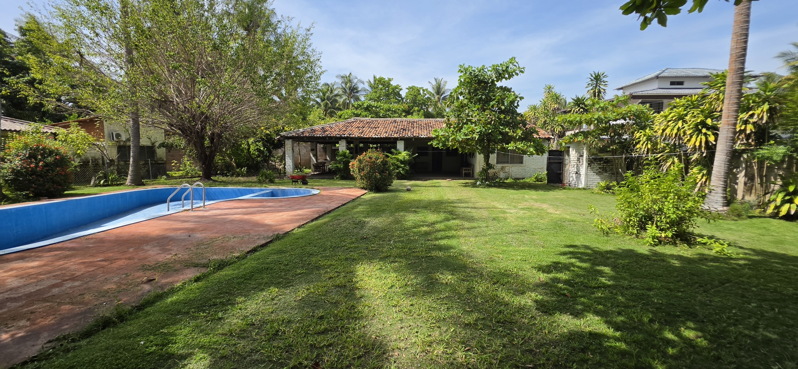 Rancho de Playa en Venta en Costa Azul, Acajutla | 1,224 m² de Terreno con Piscina y 3 Habitaciones