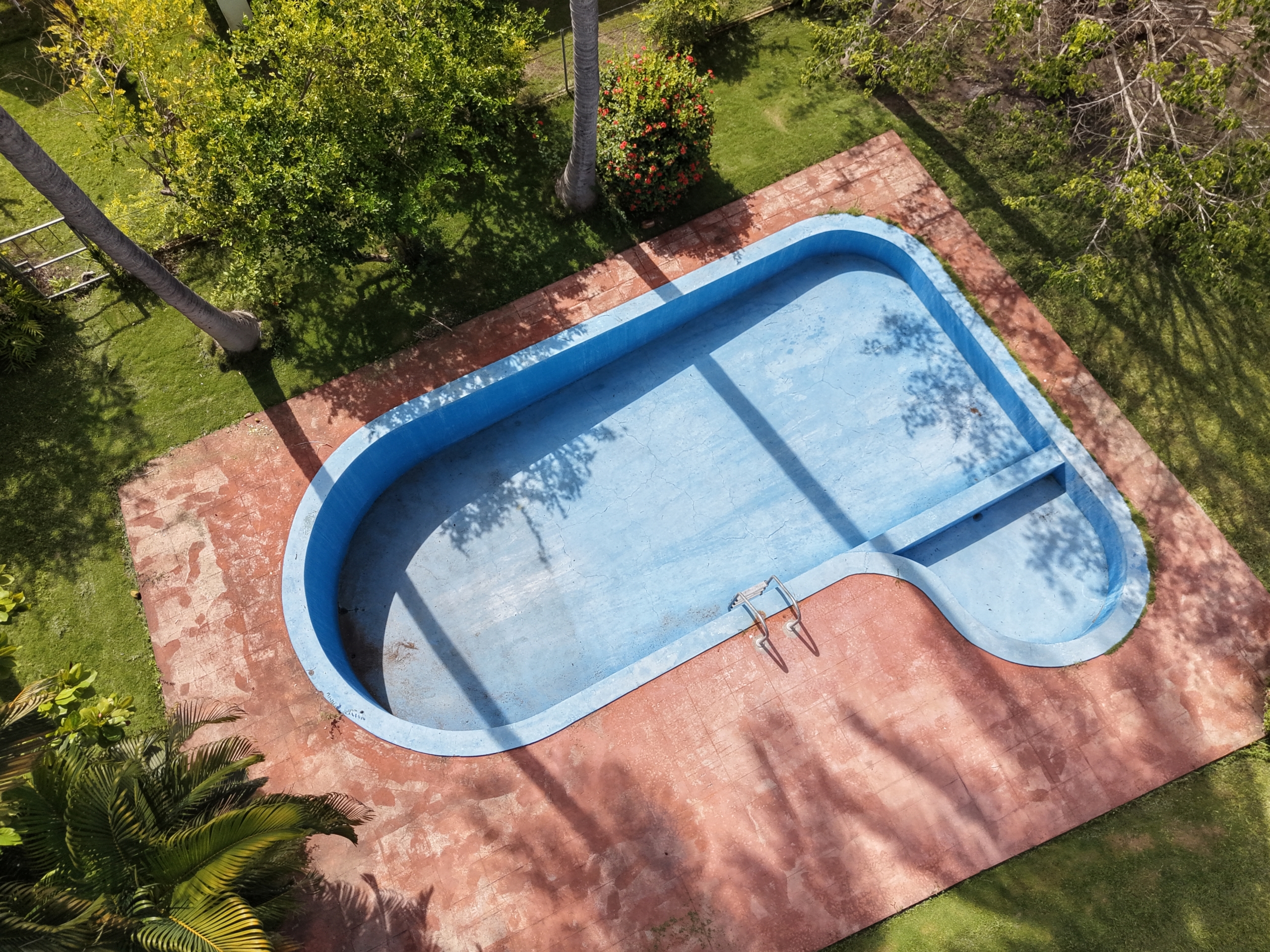 Rancho de Playa en Venta en Costa Azul, Acajutla | 1,224 m² de Terreno con Piscina y 3 Habitaciones