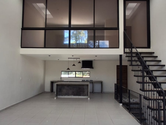Casa en Venta en Apaneca – Sobre la carretera principal