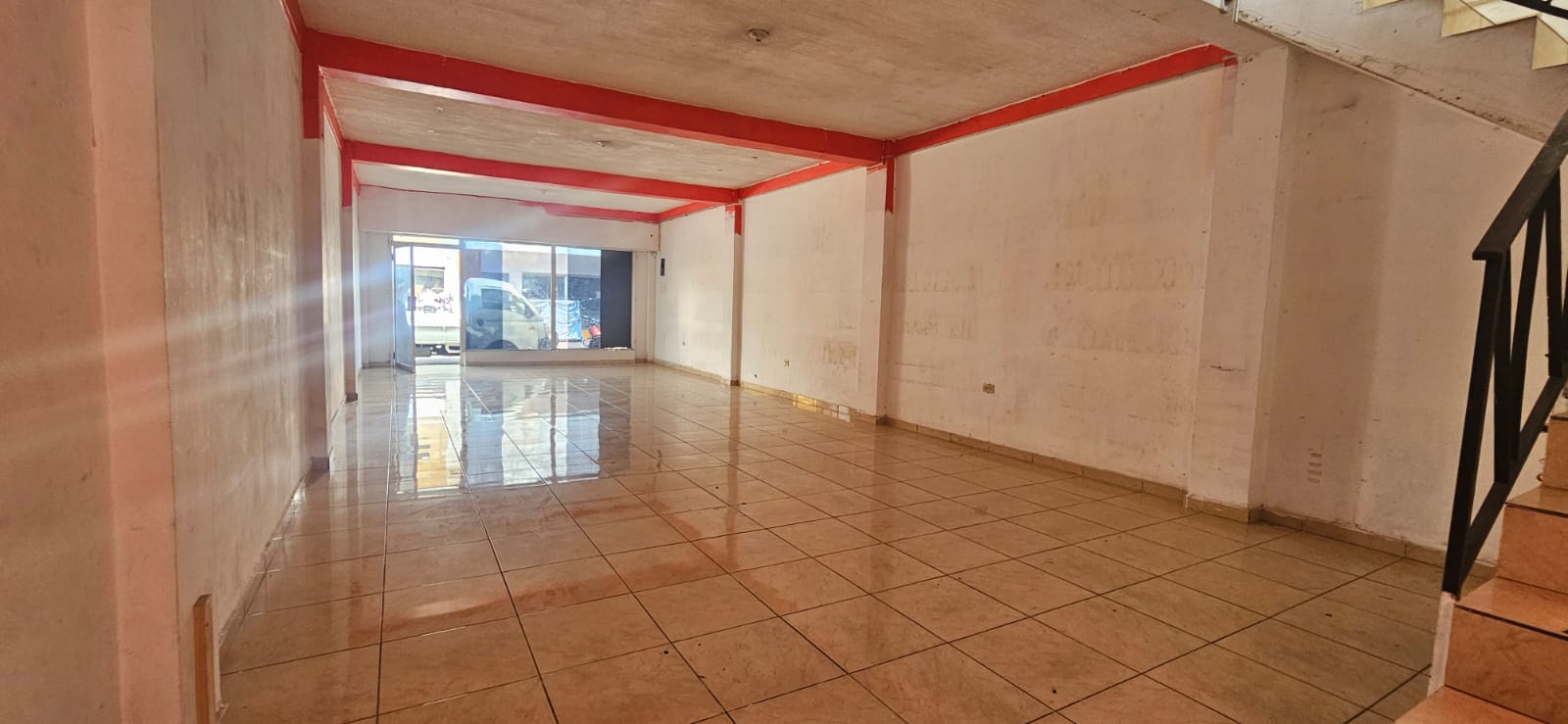 LOCAL COMERCIAL EN EL CENTRO DE SANTA ANA