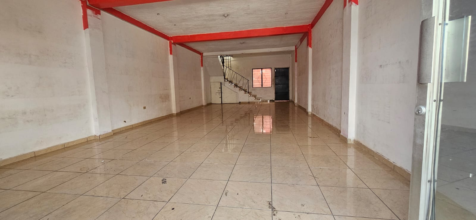 LOCAL COMERCIAL EN EL CENTRO DE SANTA ANA